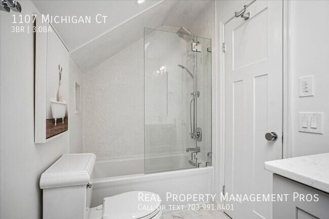 Building Photo - 1107 Michigan Ct