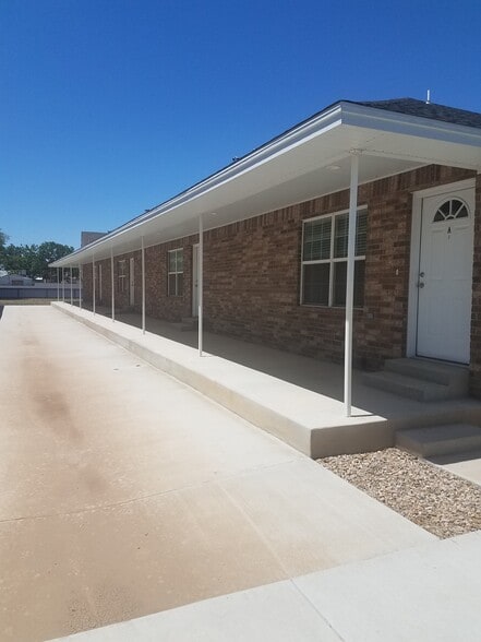 Building Photo - 1618 S Ave G Ave