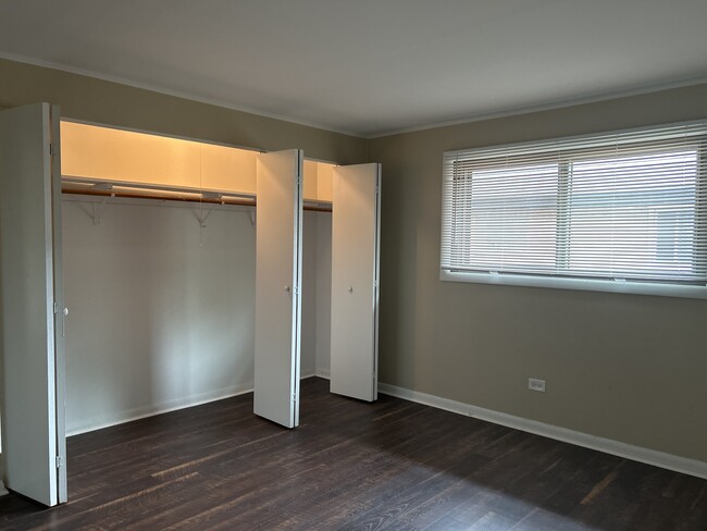 Building Photo - 6049 W 64th Pl