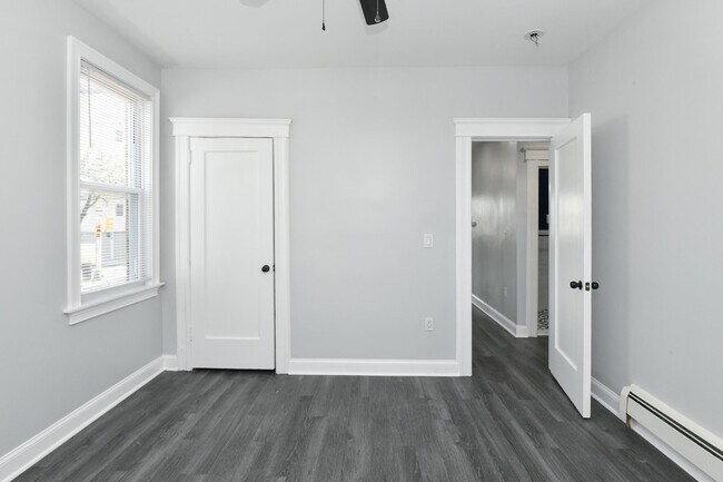 Building Photo - 540 61st St