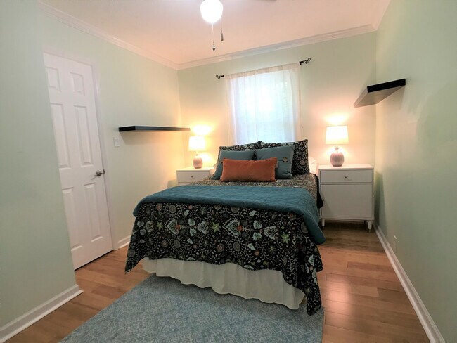 Building Photo - Wonderful Haw Creek Rental - Lawncare Incl...
