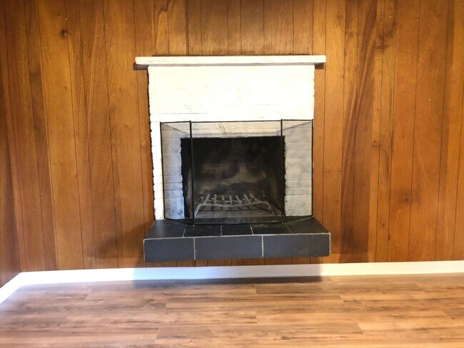 Building Photo - 2 Bedroom 1 Bathroom in Duplex | Near JBER & Cheney Lake!