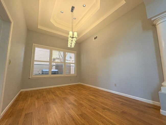 Building Photo - Charming Waterfront Single Family Home in Redwood Shores Available Now!