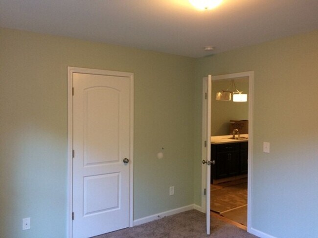 Building Photo - Contemporary Duplex in Prime Downtown Cary...