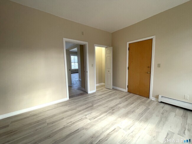 Building Photo - 32 Trumbull St