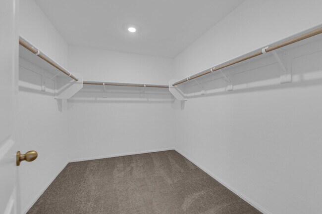 Building Photo - Don't miss out on this cozy 3-bedroom, 2-s...