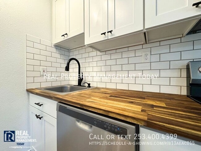 Building Photo - 7619 Douglas St W