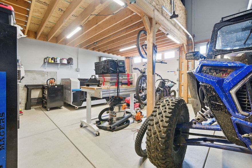 garage with 200sqft storage loft - 2521 S Vera Crest Dr