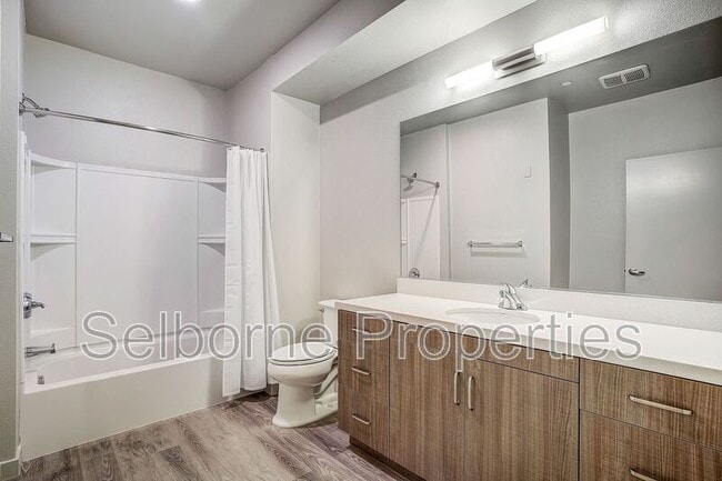 Building Photo - 5239 Claremont Ave