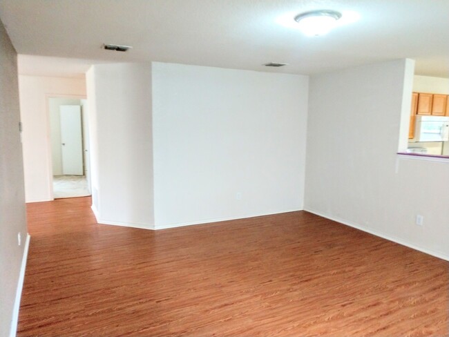Building Photo - 11111-12033