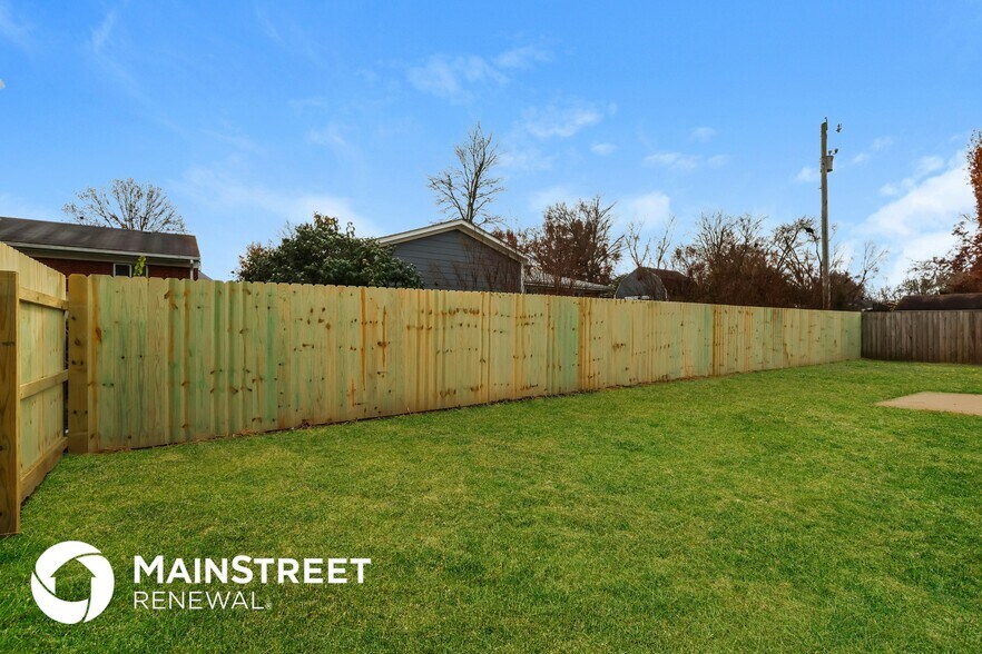 Building Photo - 1800 Field Dr