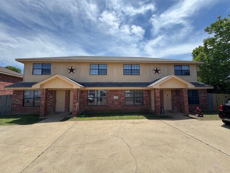 Primary Photo - 1106 Lansberry Ct