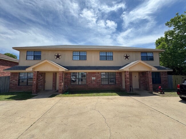 Primary Photo - 1106 Lansberry Ct