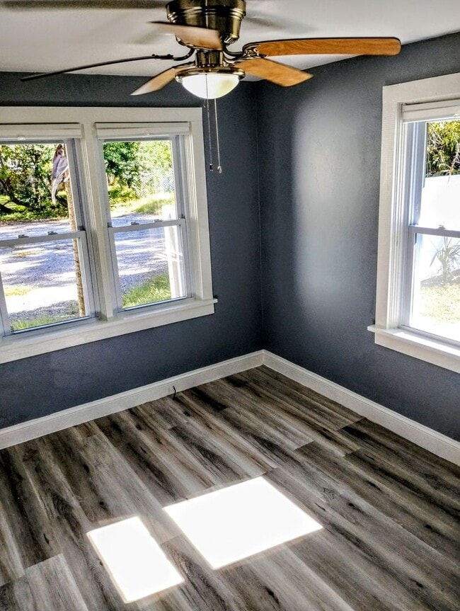 Building Photo - Daytona Beach Bungalow