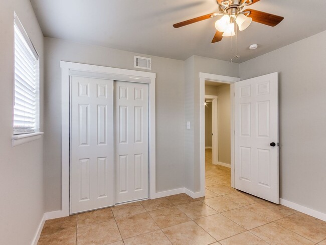 Building Photo - Spacious 4 bedroom in Edmond!