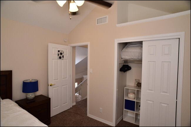 Building Photo - 7229 Canyon Run Dr