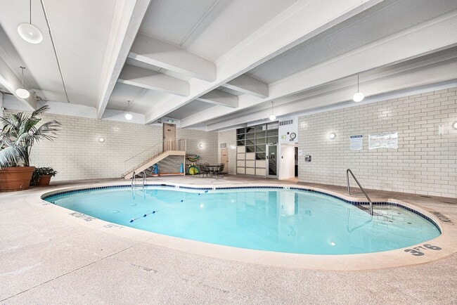 Building Photo - Spacious 1 bedroom home in the heart of Ca...