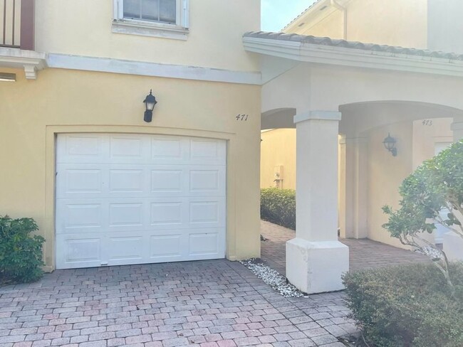 Building Photo - 471 Capistrano Dr