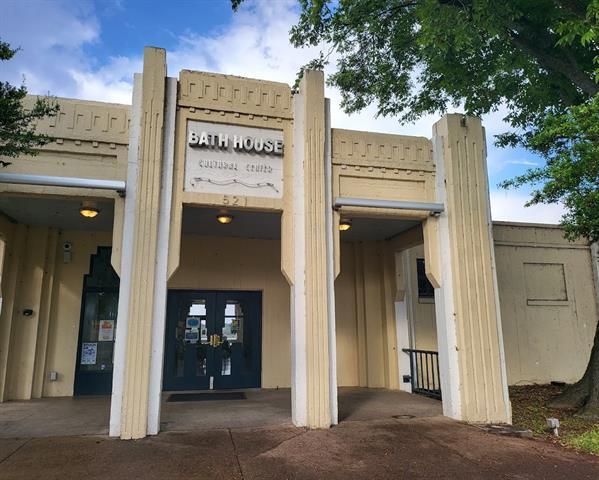 Building Photo - 8910 San Leandro Dr