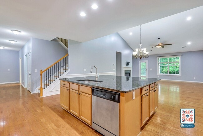Building Photo - Pet-Friendly Home in Shell Hall – Availabl...