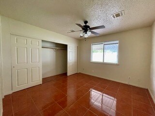 Building Photo - 2701 Willow Springs Rd