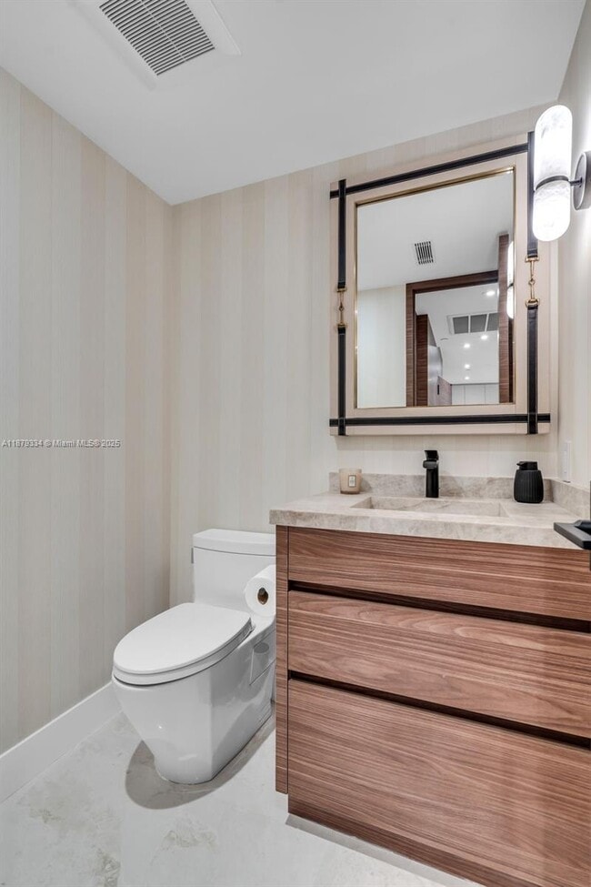 Building Photo - 251 Crandon Blvd