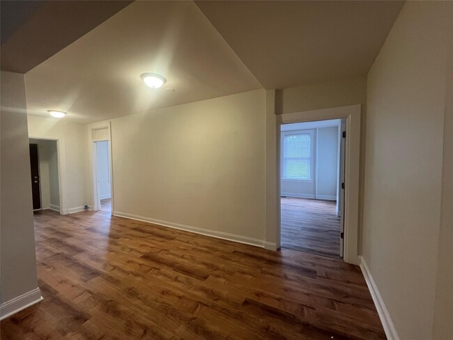 Building Photo - 1061 Oregon Rd