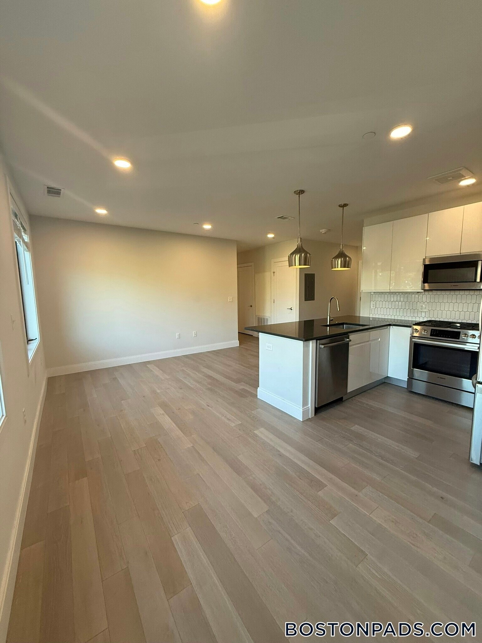 Building Photo - 152 Liverpool St