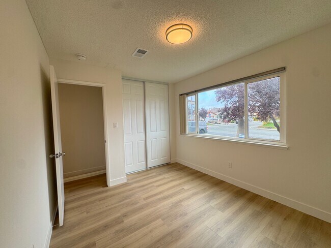 Building Photo - 900 Severus Dr