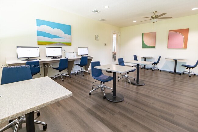 Building Photo - 8247 Tanager Sq