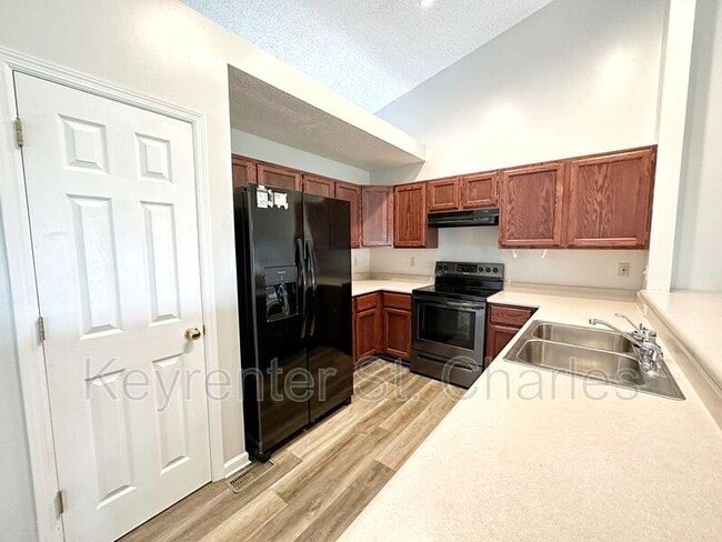 Building Photo - 1563 Rosedale Dr