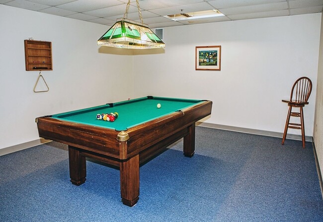 Building Photo - CDA NORTH CONDO - JUST LISTED ONE BEDROOM CONDO!