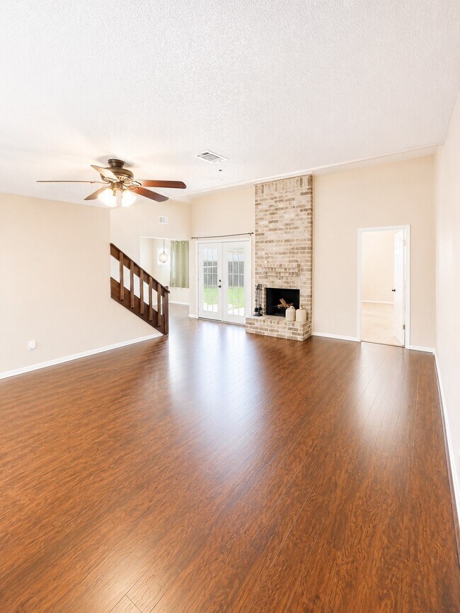 Building Photo - 2239 Highland Hills Dr