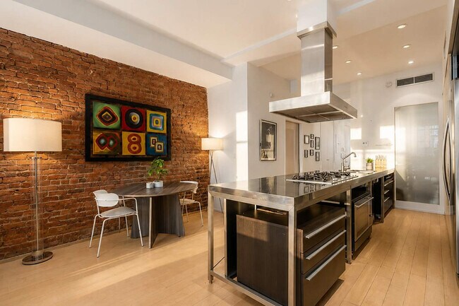 Building Photo - 354 Bowery-SI ID1035006P