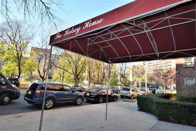 Building Photo - 63-33 98th Pl
