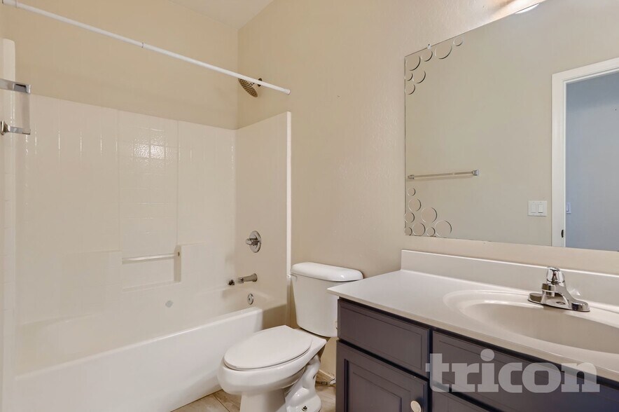 Building Photo - 6608 S 45th Ln