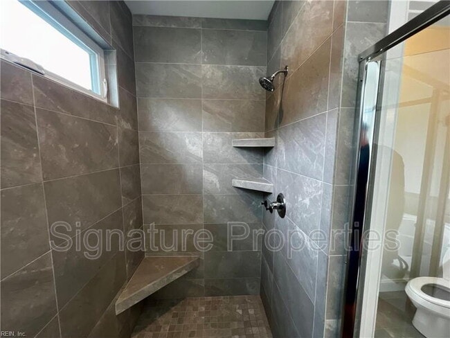 Building Photo - 309 Cairns Rd