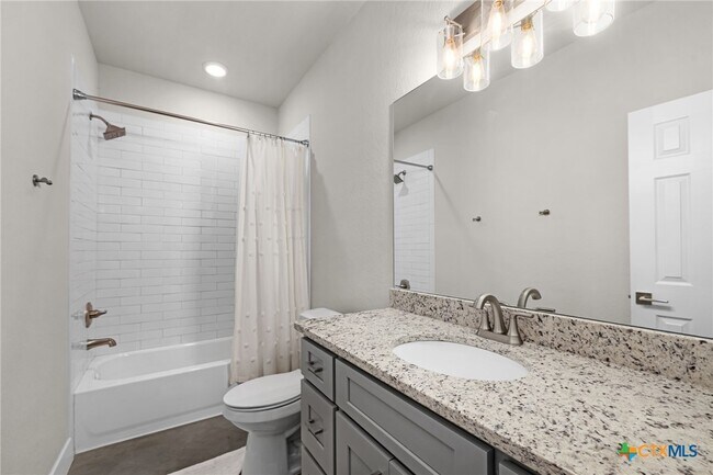 Building Photo - 446 W Overlook Dr