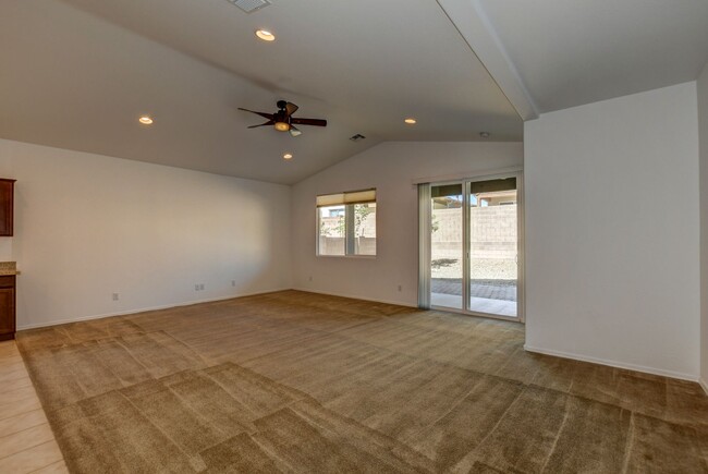Building Photo - 3 bedroom 2 bathroom home in Saddlewood