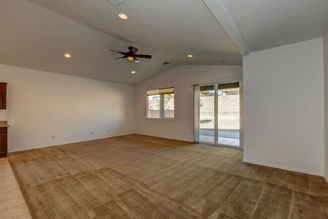 Building Photo - Beautiful 3 bedroom home in Saddlewood.