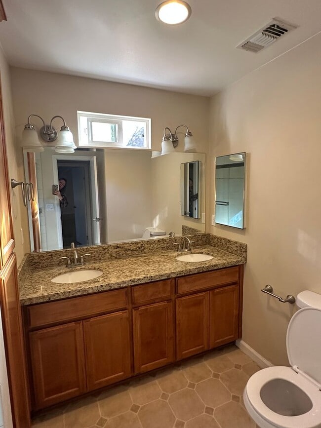 Building Photo - Well cared for home with bonus room