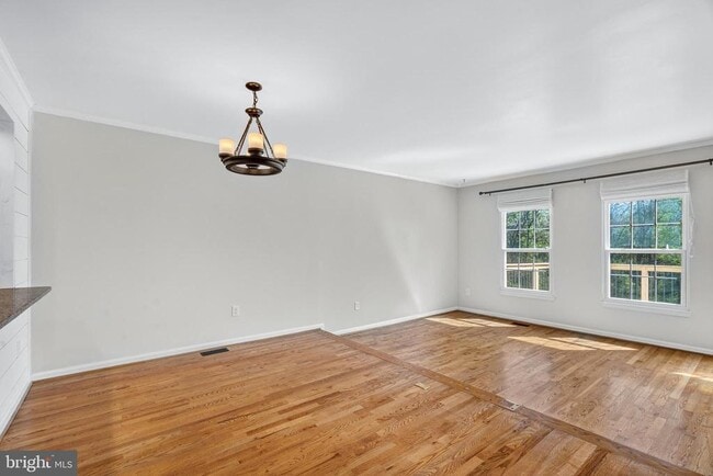 Building Photo - 7123 Gresham Ct E