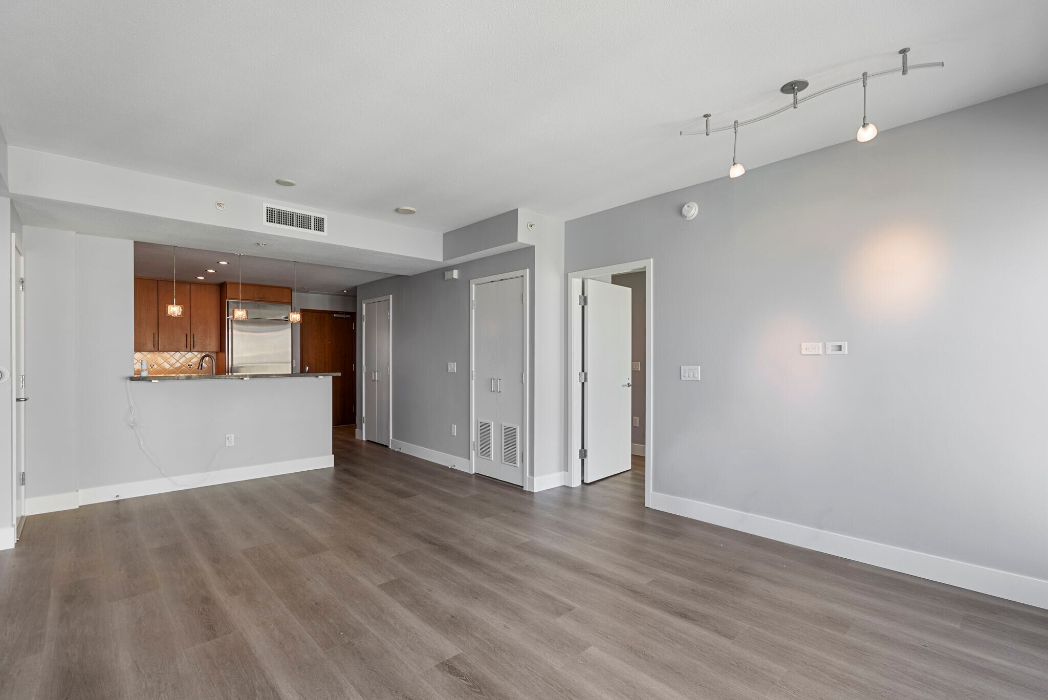 Building Photo - 325 7th Ave