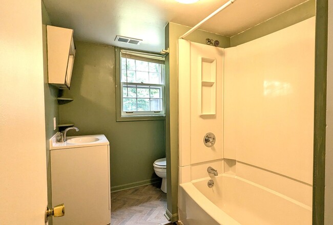 Building Photo - 936 Seminole Rd