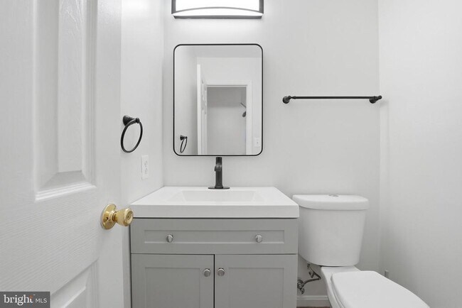 Building Photo - 11 St Marks Ct