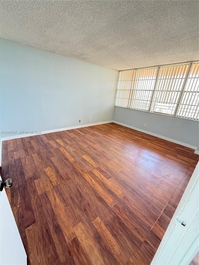 Building Photo - 2025 NE 164th St