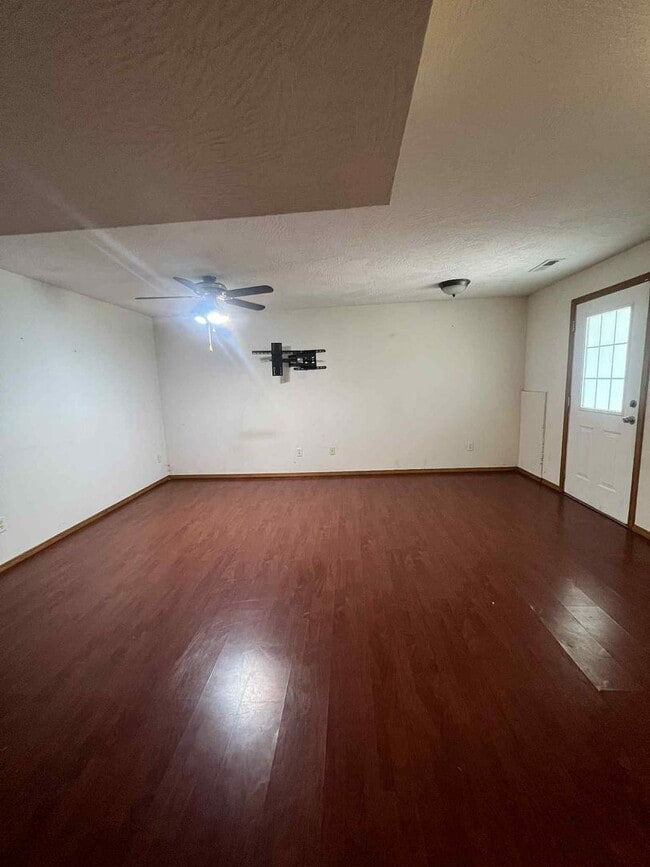Building Photo - CARTHAGE: BEAUTIFUL 2,864 SQFT 5 BEDROOM /...