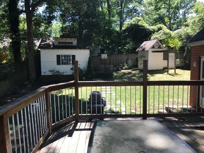 Building Photo - Beautiful 4bdrm/2.5 bath Cape-cod  located in the West End!