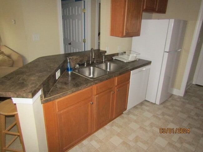 Building Photo - 2057 Silvercrest Dr