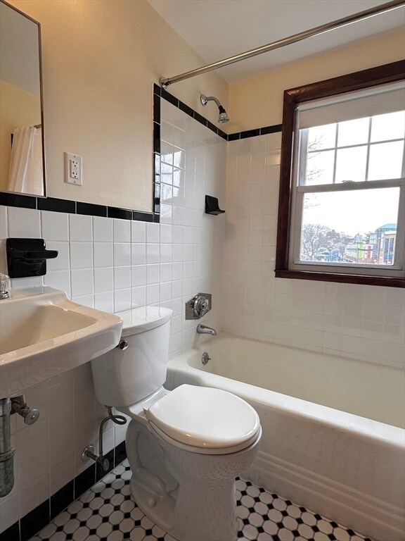 Building Photo - 51 Newton Ave